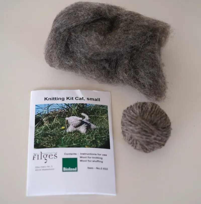 Cat-Themed Knitting Kit For Beginners 1
