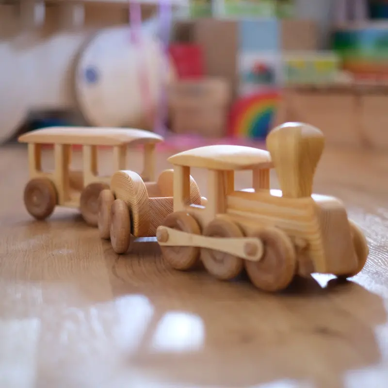 Debresk Toy Train With Two Carriages 1