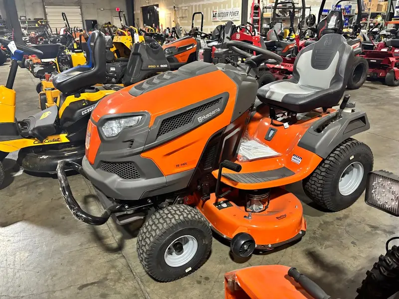 Husqvarna Ts 142L 42-Inch Lawn Tractor — 21Hp Engine (Model 960430335, Scratch & Dent, Full Warranty) 1