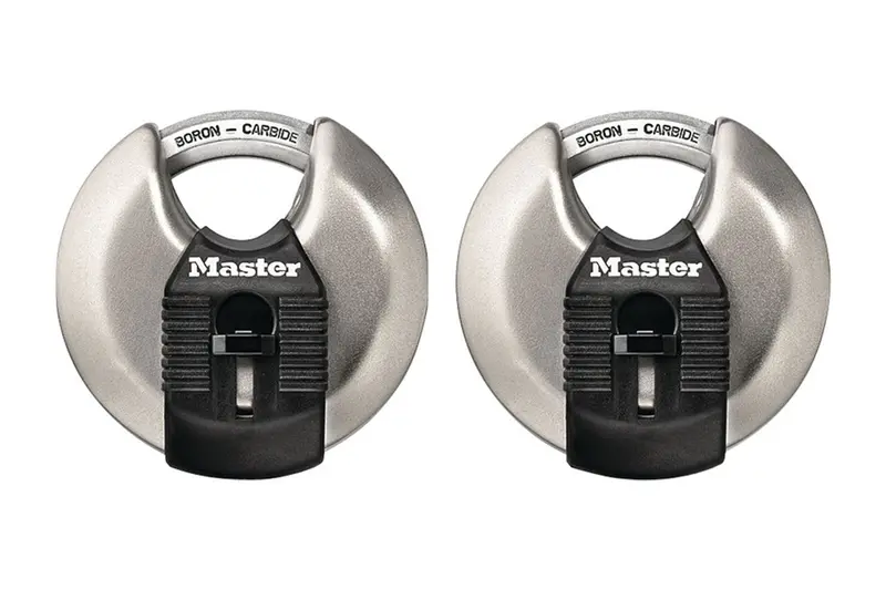 Master Lock M40Xt Disc-Shrouded Padlock — 3/8" Shackle 1